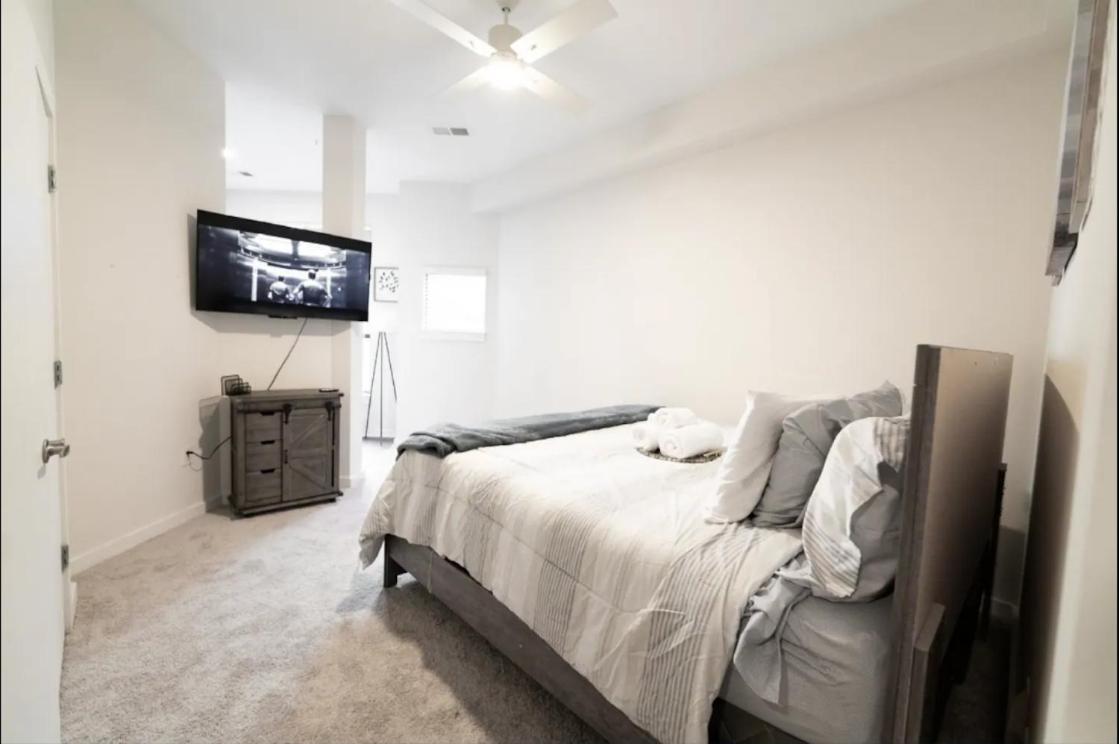 Luxury Apartment Wifi, Gym, Pool, Shops & Food! Unit 329 Charlotte Extérieur photo